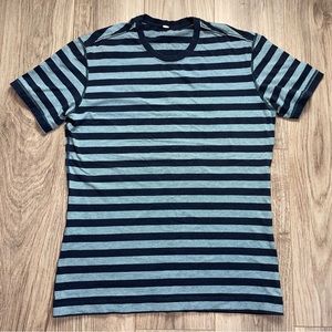 Lululemon Men's Blue Striped Short Sleeve Tee medium Workout Casual